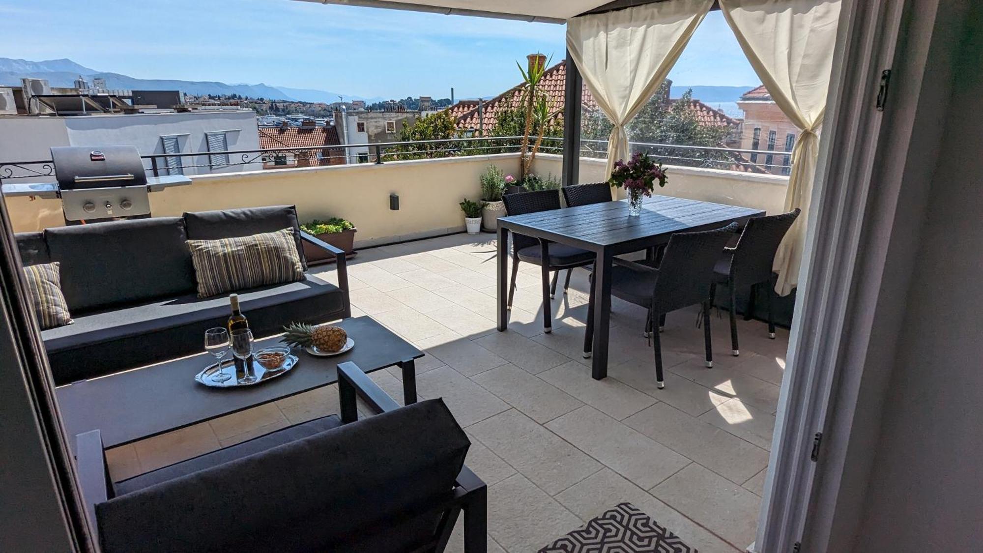Prime Location Penthouse Apt With A Large Terrace Split Ngoại thất bức ảnh