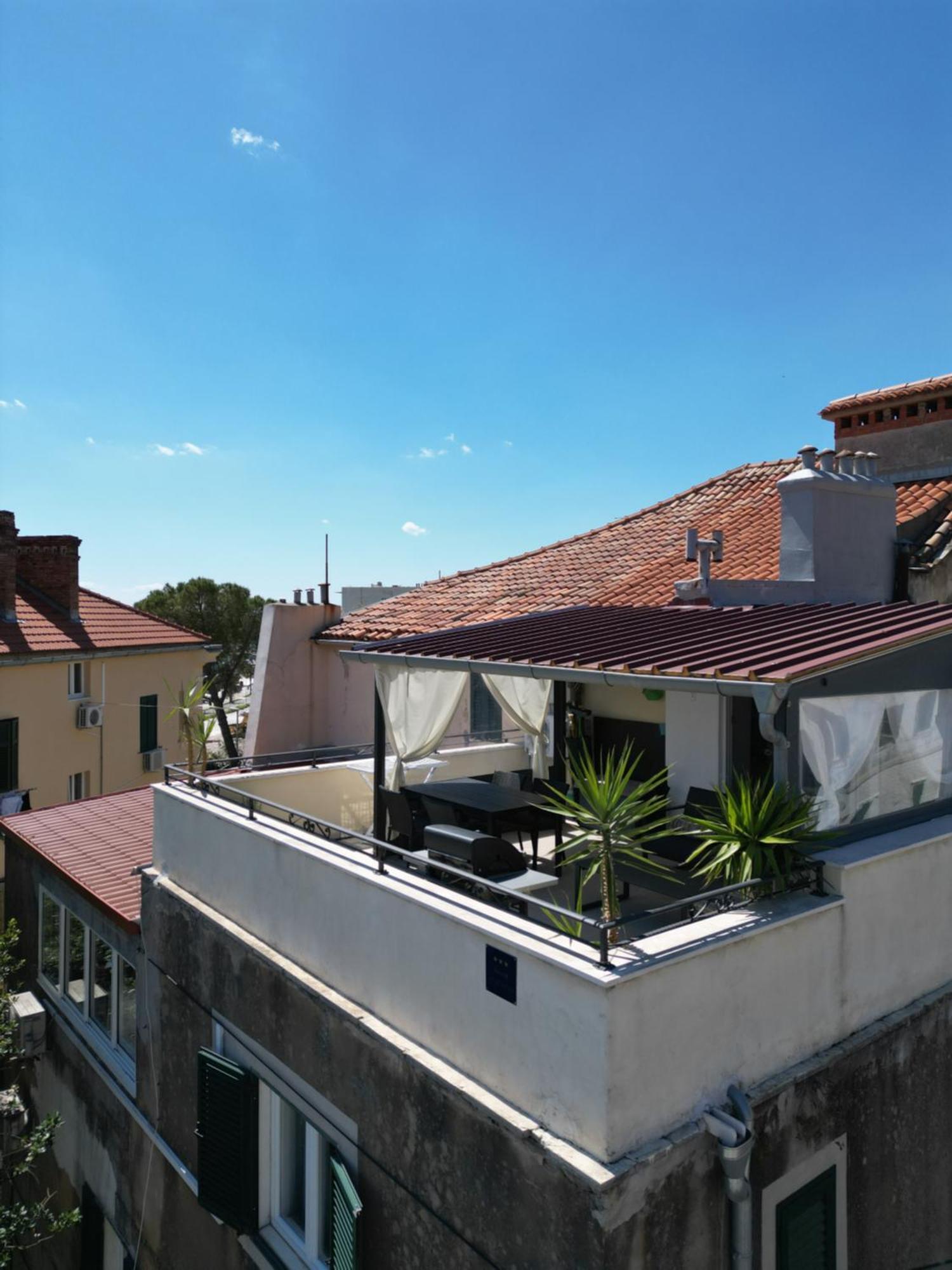 Prime Location Penthouse Apt With A Large Terrace Split Ngoại thất bức ảnh